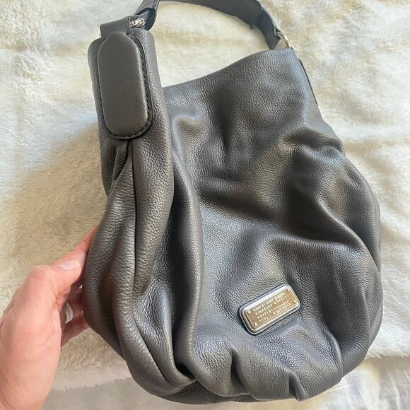 Marc by Marc Jacobs Q Hillier Pebbled Hobo Shoulder bag in gray - Picture 4 of 13